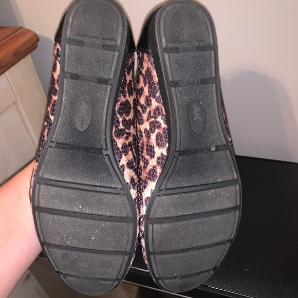 Anne Klein leopard shoes - Picture 5 of 5